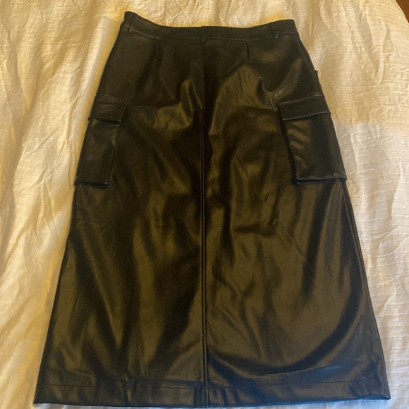 7 For All Mankind Cargo Vegan Leather Like Skirt - Picture 7 of 8